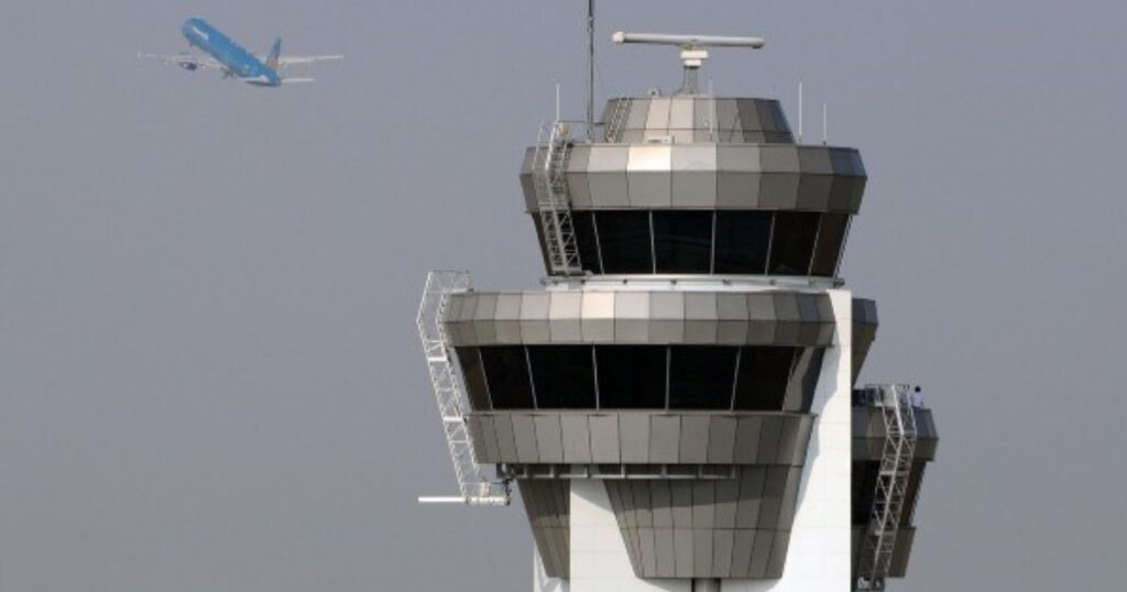 Behind the radar: How air traffic control works