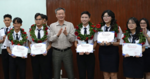 Read more about the article VATM awards 18 scholarships to students